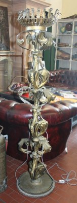 Lampada in ottone con foglie